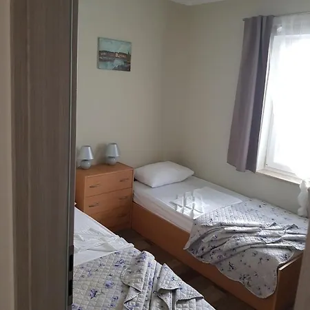 Apartman M.I.R.A. Cres Exterior photo
